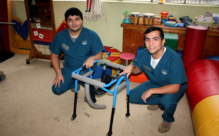 Estudiantes de Kinesiología de la UST Valdivia crean andador pediátrico