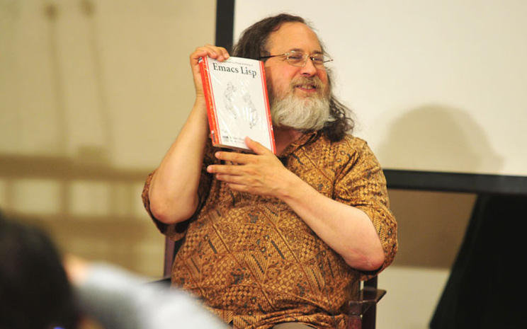 Richard Stallman: “un programa respeta tu libertad si los usuarios son quienes tienen el control del programa”