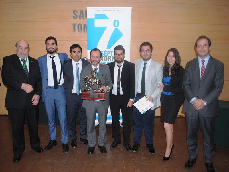 Equipo Viña del Mar 1 obtiene el triunfo en el Séptimo Torneo Nacional de Debates Santo Tomás