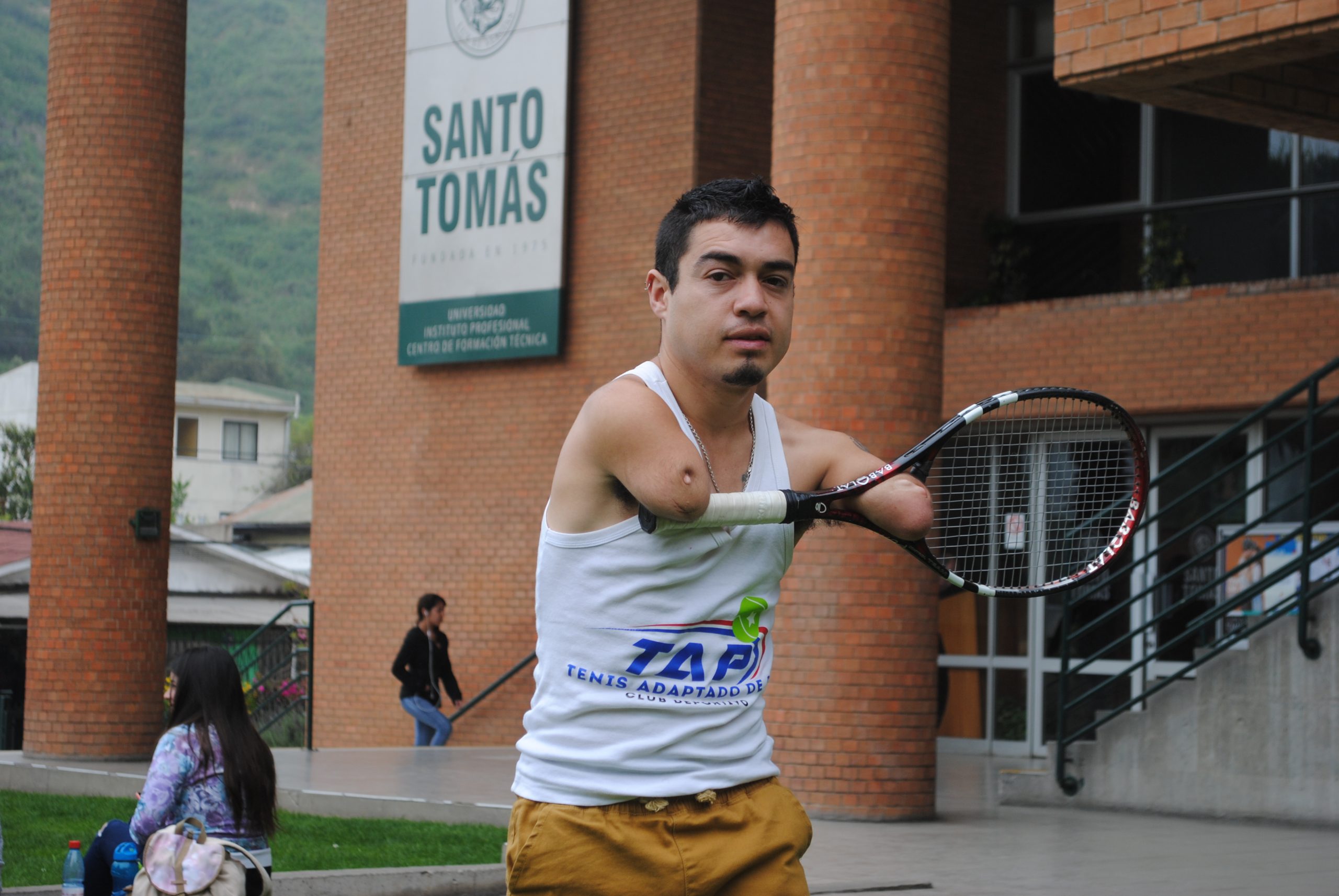 Estudiante de Santo Tomás Viña del Mar es “top ten” del ranking internacional de Tenis Adaptado de Pie