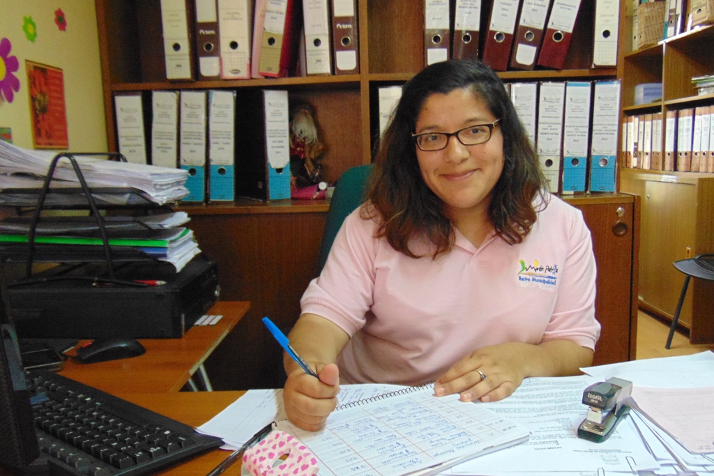 Egresada de Técnico en Trabajo Social forma parte de equipo del Departamento Social en Municipalidad de Monte Patria