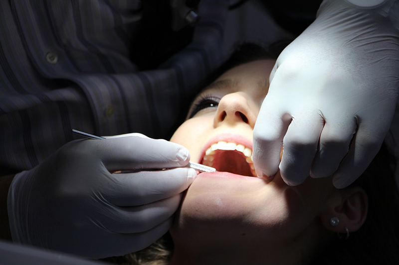 ¿Se puede recuperar la sonrisa con implantes dentales?