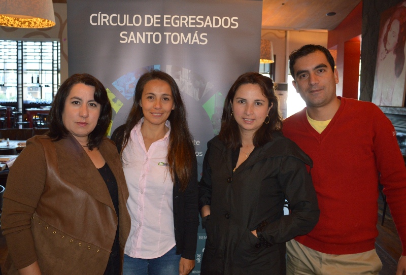 Egresados de Santo Tomás participaron en charla de emprendimiento en Temuco
