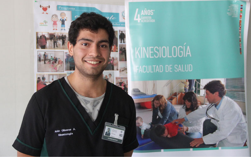Aldo Olivares, alumno de Kinesiología: “Todo lo que se aprende en la universidad se pone en práctica con el adulto mayor”