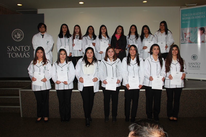 Estudiantes de Técnico en Registros de Información Biomédica de Santo Tomás Temuco recibieron certificación intermedia