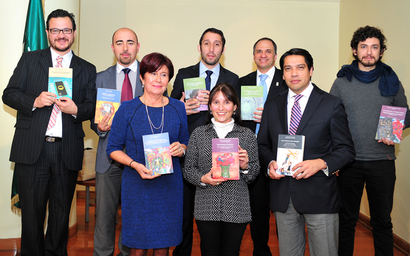 Autores de ocho nuevos libros UST comparten su experiencia en ceremonia de lanzamiento