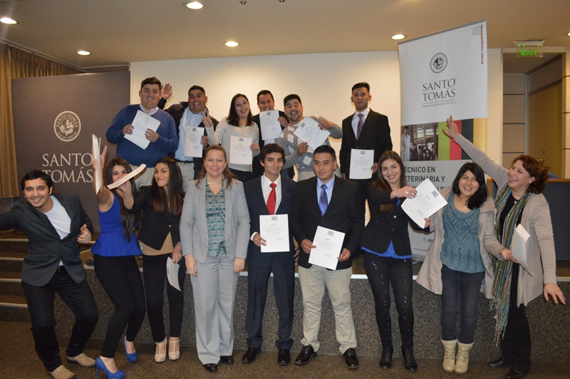 Estudiantes de Técnico en Veterinaria y Producción Pecuaria de Santo Tomás Temuco recibieron certificación