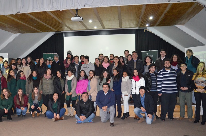 Estudiantes Santo Tomás analizan el Chile de hoy y los desafíos para el 2020