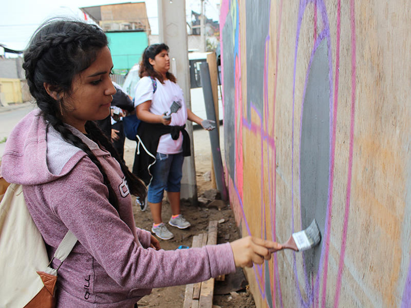Mechoneo Solidario: estudiantes llenaron de color los campamentos del sector Los Arenales