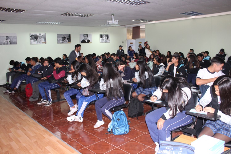 Más de 800 estudiantes de 3ro y 4to medio fueron Tomasinos por un día en Arica