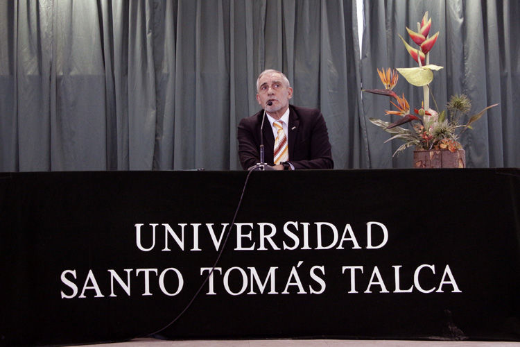 Experto español expuso sobre los beneficios de la Atención Temprana en Santo Tomás Talca