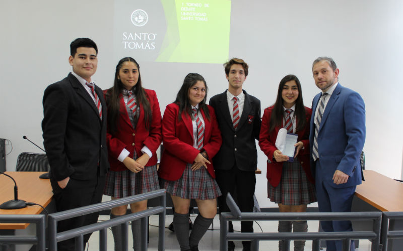 Estudiantes del Lecya ganaron el 1er Torneo de Debate de la UST en Antofagasta