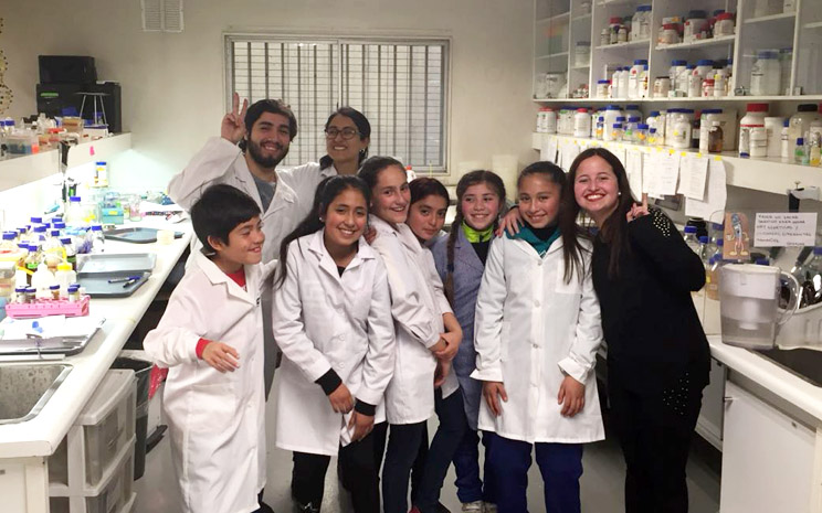 Escolares apadrinados por la UST son invitados a exponer en Congreso Latinoamericano de Microbiología