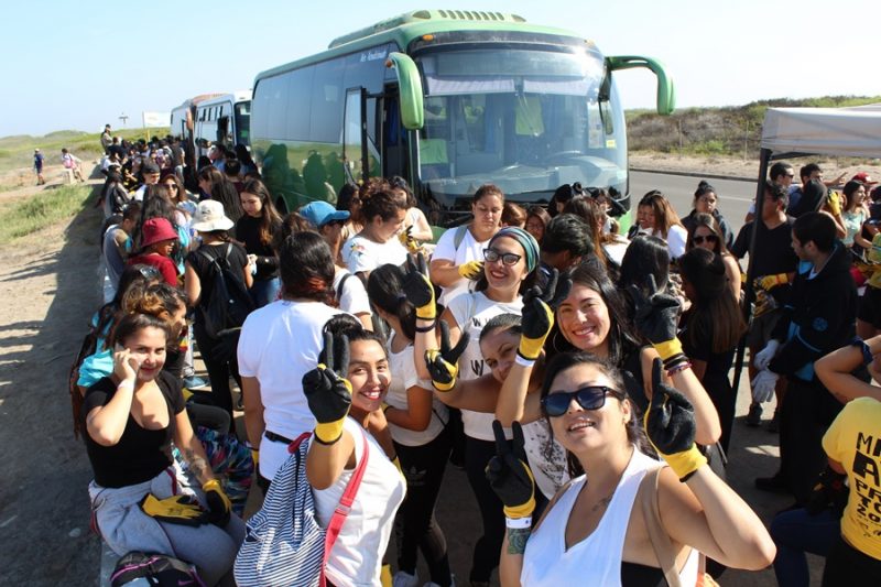 Cerca de 200 estudiantes limpiaron sectores aledaños al Humedal del río Lluta en Arica