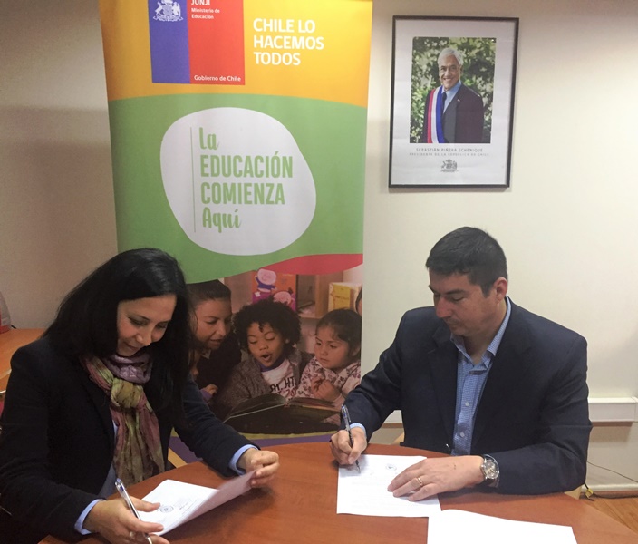 Centro de Atención Psicológica de Universidad Santo Tomás firma convenio con JUNJI Arica