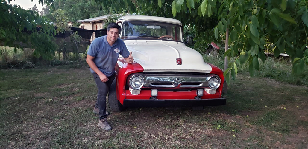 Emprendedor de Linares restaura vehículos clásicos y los deja como verdaderas” joyas”