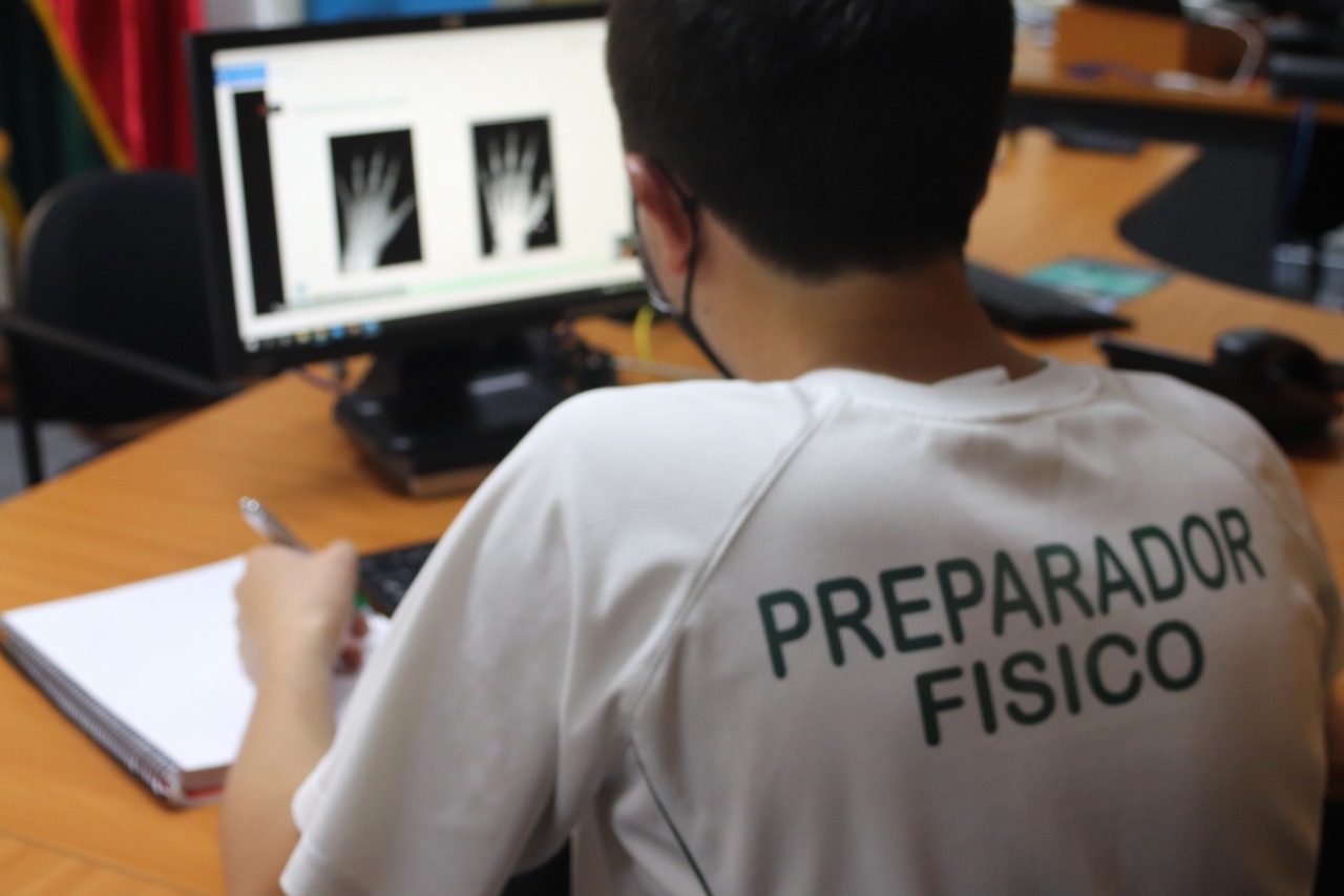Estudiantes de Preparador Físico del CFT Santo Tomás Los Ángeles se certifican con universidad Feevale de Brasil