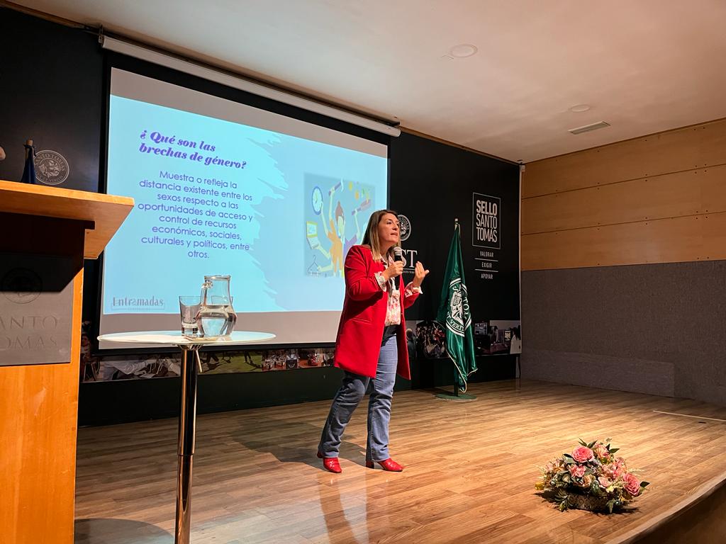 Santo Tomás Concepción finaliza el Mes de la Mujer con seminario sobre brechas y perspectiva de género
