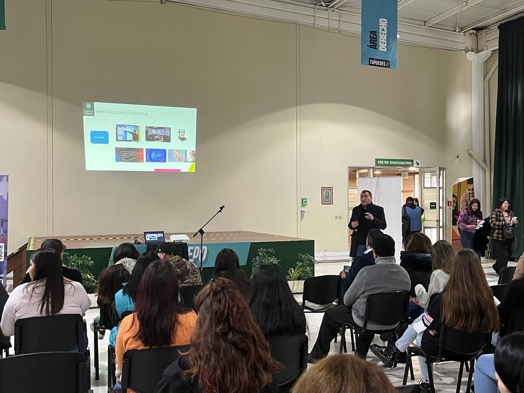 Sub Director Académico del centro CIED presenta charla inaugural en Feria de empleabilidad y emprendimiento Sede Concepción.