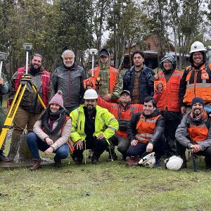 Estudiantes de Ingeniería Civil en Minas y Geología de UST Santiago en terreno