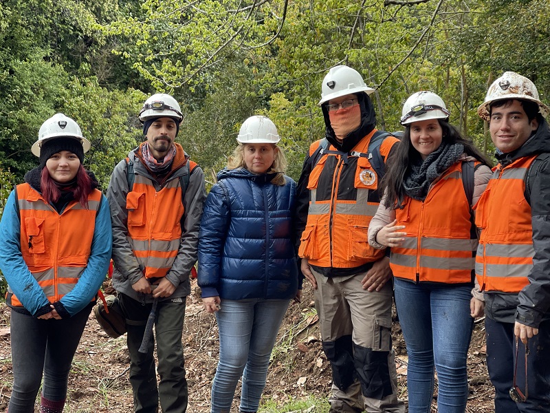 Estudiantes de Ingeniería Civil en Minas y Geología visitaron las faenas mineras de Santa Celia