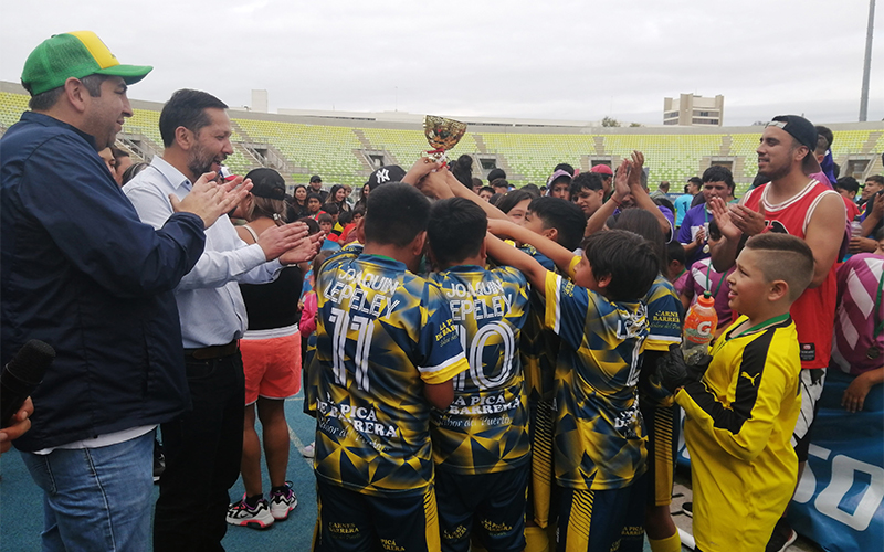 "Copa Santo Tomás Viña del Mar" cierra las actividades 2023 del proyecto “Campeones por la Infancia”