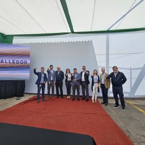 Firma de convenio entre UST Santiago y Lo Valledor