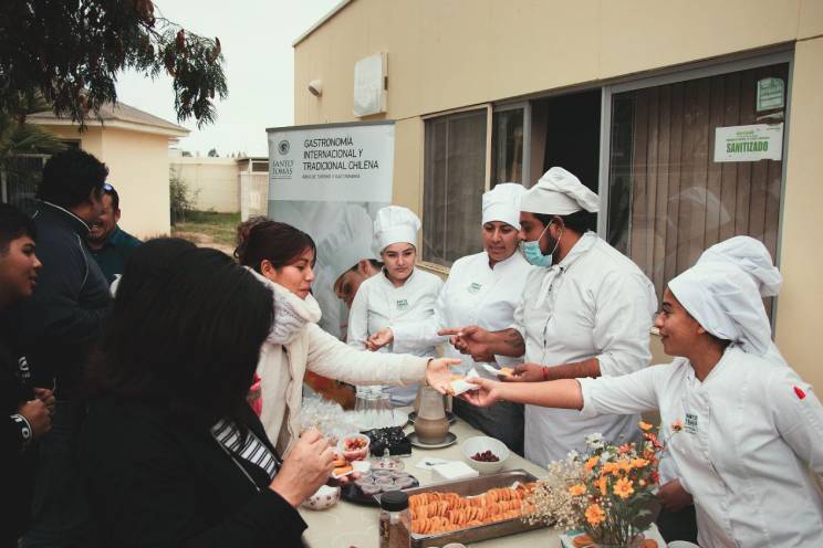 Área de Gastronomía de Santo Tomás Copiapó conmemoró el Día de la Cocina Chilena con preparación de productos típicos