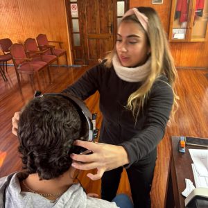 Operativo de Salud Auditiva de Fonoaudiología de UST Santiago
