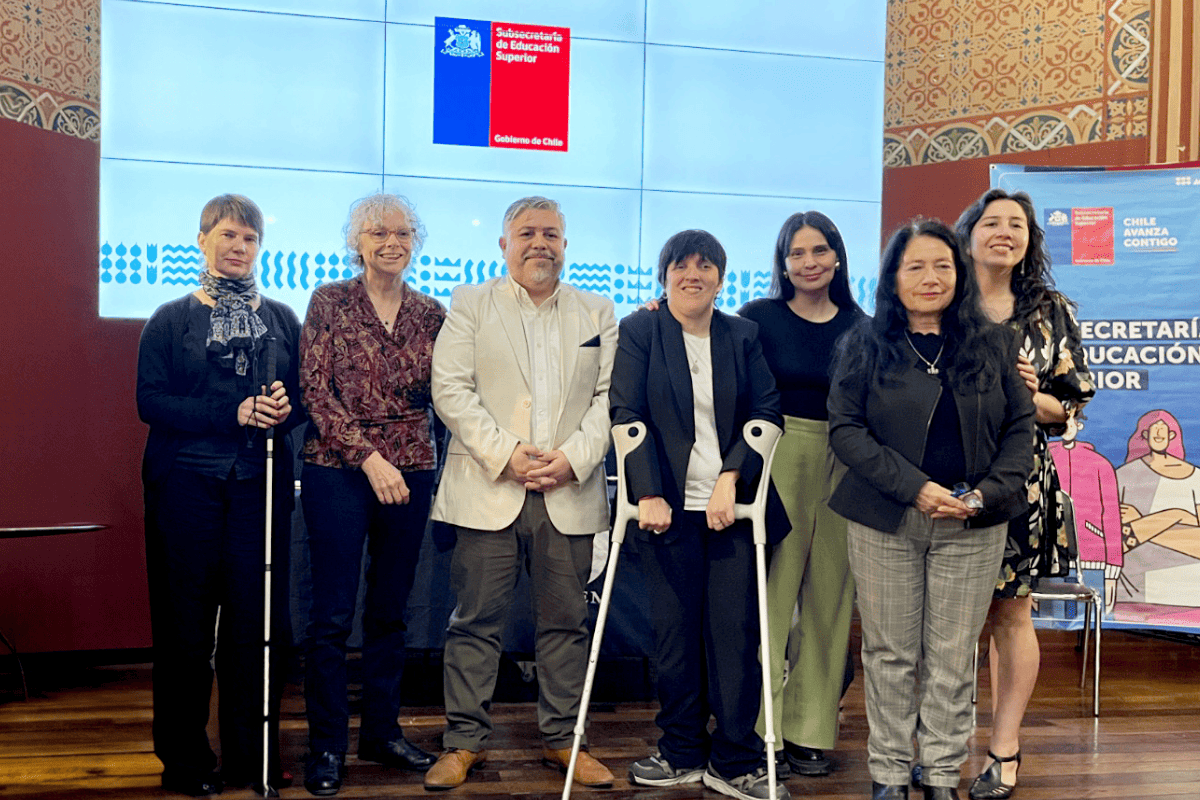Santo Tomás participa en informe sobre inclusión de personas con discapacidad en educación superior impulsado por Senadis y Mineduc
