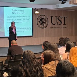 Exposición inaugural de la Semana de la Educación en UST, sede Santiago