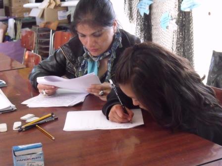 Alumna rindiendo el “Test Magallanes de Vocabulario de Conceptos Básicos”.b